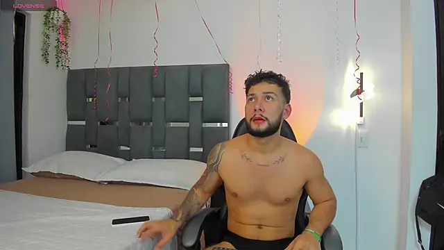 Snapshot of noah_corvelle chatting on February 24, 4:46 am noah corvelle online show from February 24, 4:46 am