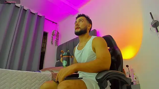 Snapshot of noah_corvelle chatting on February 12, 4:45 am noah corvelle online show from February 12, 4:45 am