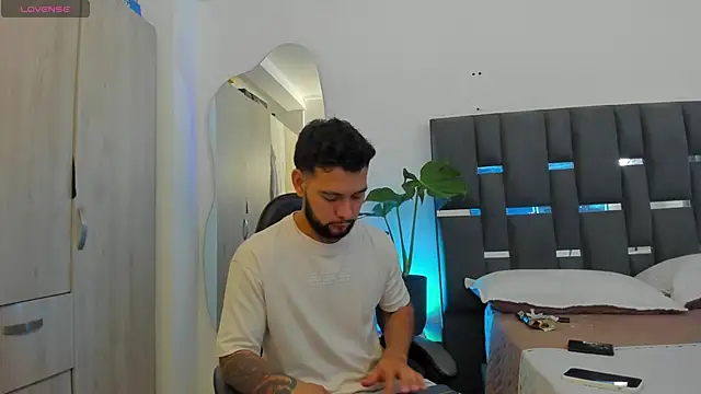 noah corvelle online show from March 5, 11:43 pm