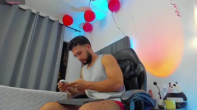 Snapshot of noah_corvelle chatting on February 26, 2:55 am noah corvelle online show from February 26, 2:55 am