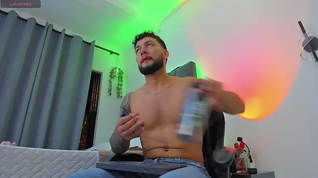 Snapshot of noah_corvelle chatting on February 8, 4:21 am noah corvelle online show from February 8, 4:21 am