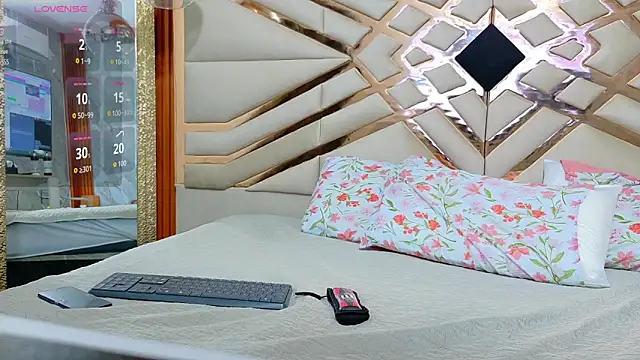 missfoster online show from February 8, 12:14 pm