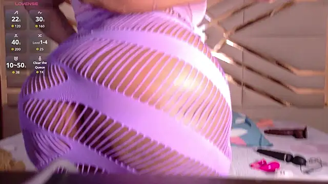 missfoster online show from April 18, 2:47 am