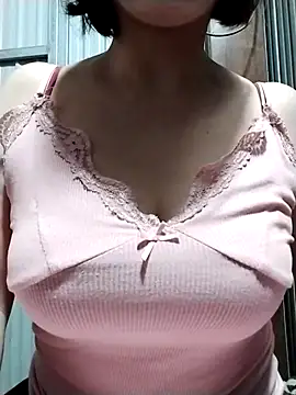 Snapshot of Niramiu chatting on December 20, 4:32 pm Niramiu online show from December 20, 4:32 pm