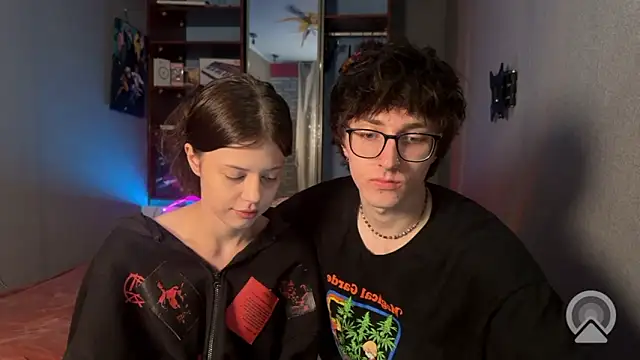 Snapshot of t_files_x chatting on February 4, 5:24 am t files x online show from February 4, 5:24 am