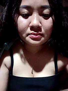 Snapshot of Bee-bgolden chatting on November 7, 4:11 pm Bee-bgolden online show from November 7, 4:11 pm