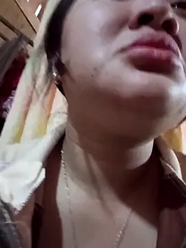 Bee-bgolden online show from November 25, 3:07 am