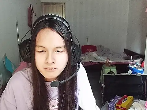 Snapshot of RebelAura chatting on November 4, 5:33 am RebelAura online show from November 4, 5:33 am