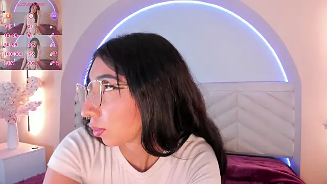 Isabella Crofts online show from May 23, 3:05 am