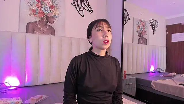 Isabella Crofts online show from November 17, 3:10 am