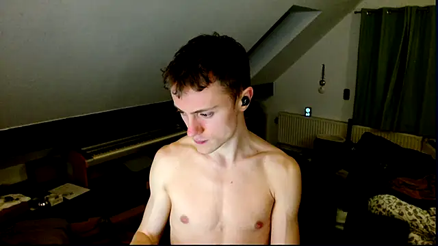 Snapshot of tomtimon11 chatting on November 4, 8:34 pm tomtimon11 online show from November 4, 8:34 pm