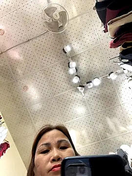 Snapshot of Liliy2x chatting on November 4, 7:45 am Liliy2x online show from November 4, 7:45 am