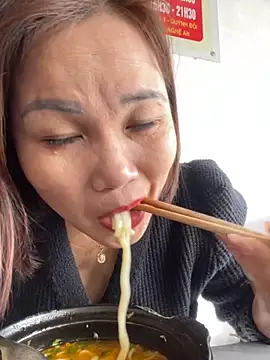 Snapshot of Liliy2x chatting on November 5, 2:03 am Liliy2x online show from November 5, 2:03 am