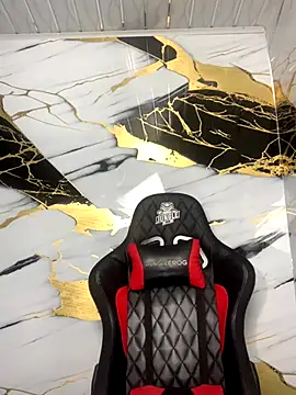 Suarezz10  online show from November 4, 6:39 am