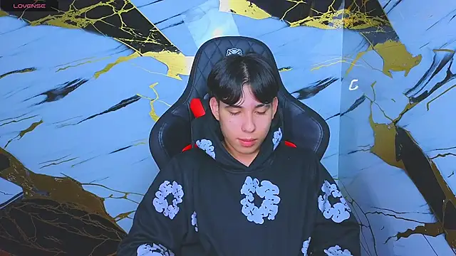 Suarezz10  online show from November 6, 11:47 am