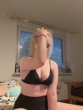 hotgoodgirll online show from May 19, 1:07 pm