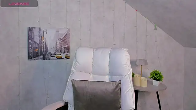 Ella Burns online show from November 29, 1:39 am