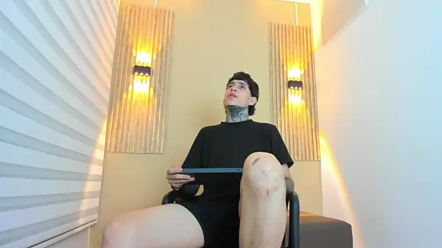 DANTE ARMSTRONG online show from November 19, 12:10 am