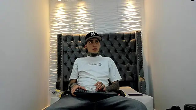 DANTE ARMSTRONG online show from December 22, 3:50 am