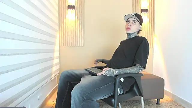 DANTE ARMSTRONG online show from December 17, 3:44 am