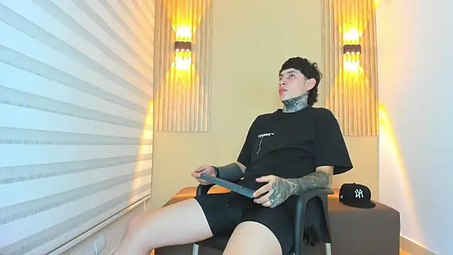 DANTE ARMSTRONG online show from November 11, 4:07 am