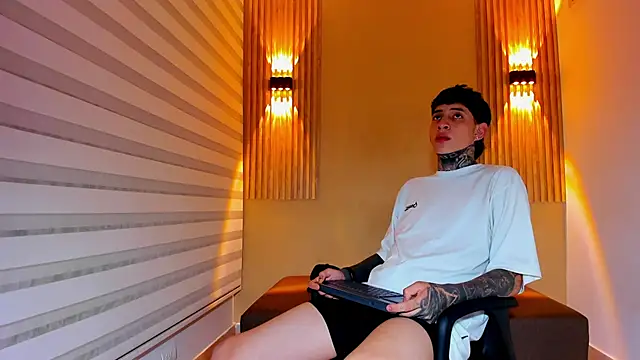 DANTE ARMSTRONG online show from November 7, 3:55 am