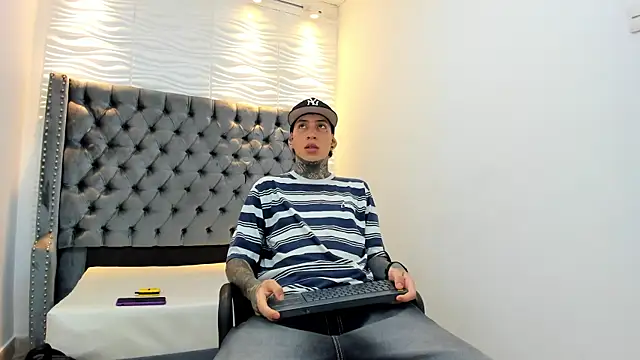 DANTE ARMSTRONG online show from December 19, 3:54 am