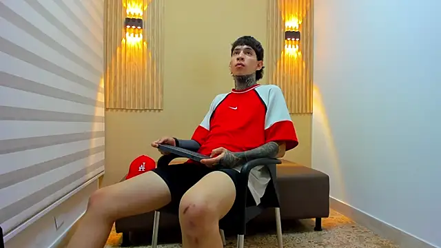 DANTE ARMSTRONG online show from November 12, 3:43 am