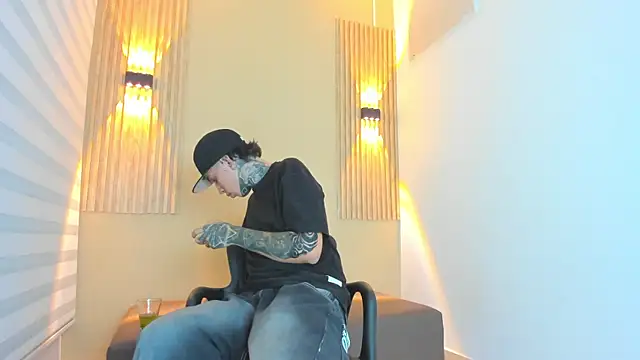 DANTE ARMSTRONG online show from December 15, 3:56 am