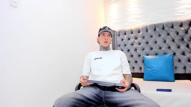 DANTE ARMSTRONG online show from January 9, 3:46 am