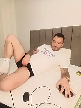 Snapshot of snncdgn chatting on December 17, 6:57 pm snncdgn online show from December 17, 6:57 pm