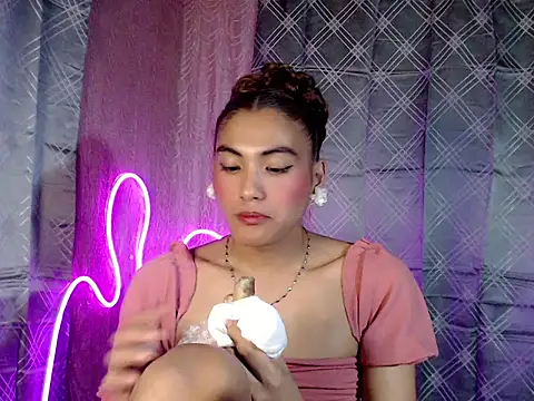 Snapshot of ursexykittykat_xx chatting on April 21, 3:07 pm ursexykittykat xx online show from April 21, 3:07 pm