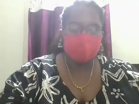 Snapshot of hootypriya chatting on April 21, 6:03 pm hootypriya online show from April 21, 6:03 pm