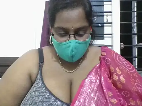 hootypriya online show from December 1, 6:09 pm