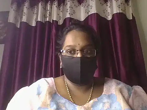 Snapshot of hootypriya chatting on June 10, 5:14 pm hootypriya online show from June 10, 5:14 pm