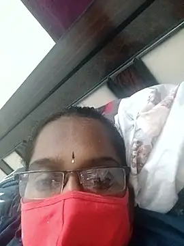 hootypriya online show from January 8, 5:52 pm