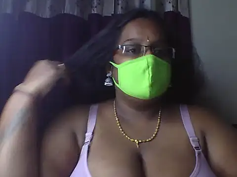 Snapshot of hootypriya chatting on May 8, 6:23 pm hootypriya online show from May 8, 6:23 pm