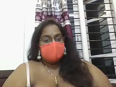 hootypriya online show from February 11, 9:36 pm