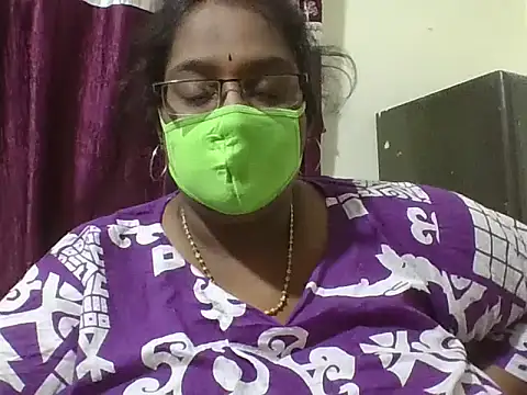 Snapshot of hootypriya chatting on April 30, 8:05 pm hootypriya online show from April 30, 8:05 pm