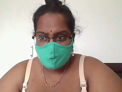 Snapshot of hootypriya chatting on November 5, 8:39 am hootypriya online show from November 5, 8:39 am