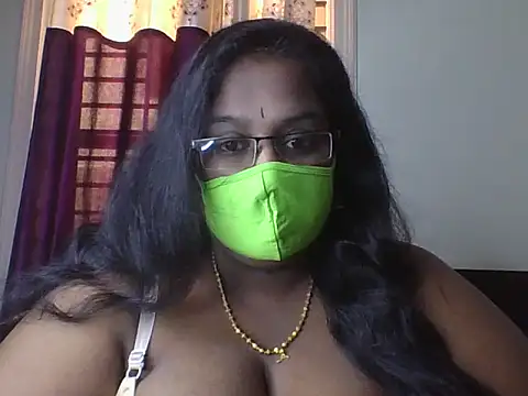 Snapshot of hootypriya chatting on May 12, 9:04 am hootypriya online show from May 12, 9:04 am