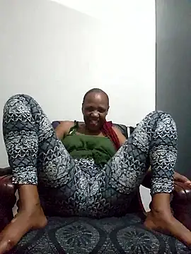 Snapshot of Mommy_Sienna chatting on January 9, 10:06 pm Mommy Sienna online show from January 9, 10:06 pm