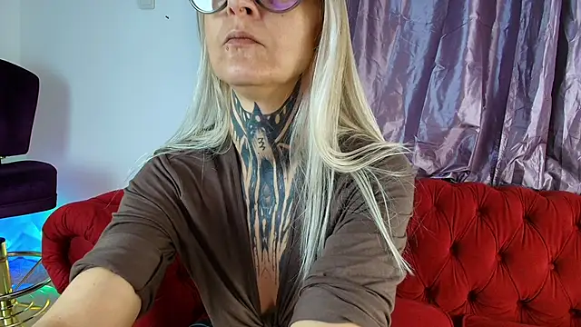 TattooTemptress online show from November 12, 5:11 am