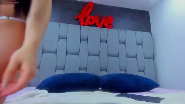 Julieta horney online show from December 1, 1:45 pm