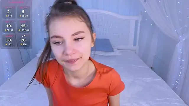 Little  Lunaa online show from April 10, 10:44 am