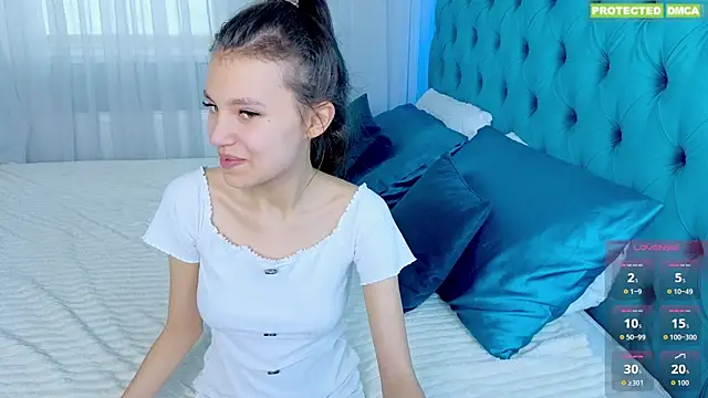 Little  Lunaa online show from May 9, 9:56 am