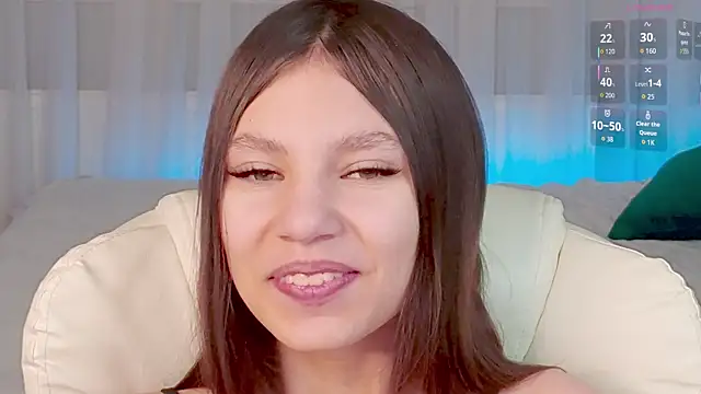 Little  Lunaa online show from December 18, 10:41 am