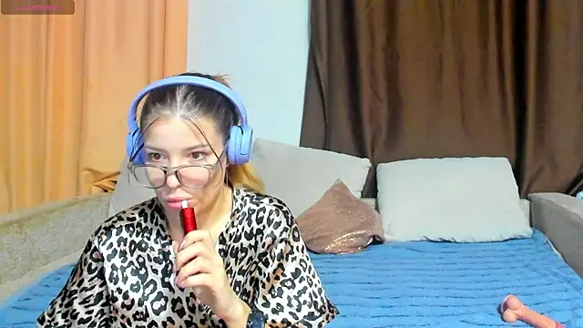 Eva purrr  online show from November 30, 1:17 am