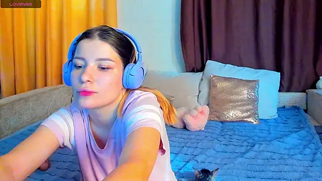 Eva purrr  online show from November 25, 9:53 am