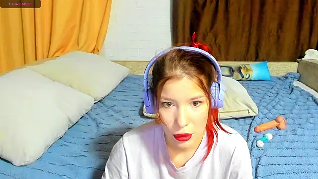 Eva purrr  online show from January 14, 9:40 pm